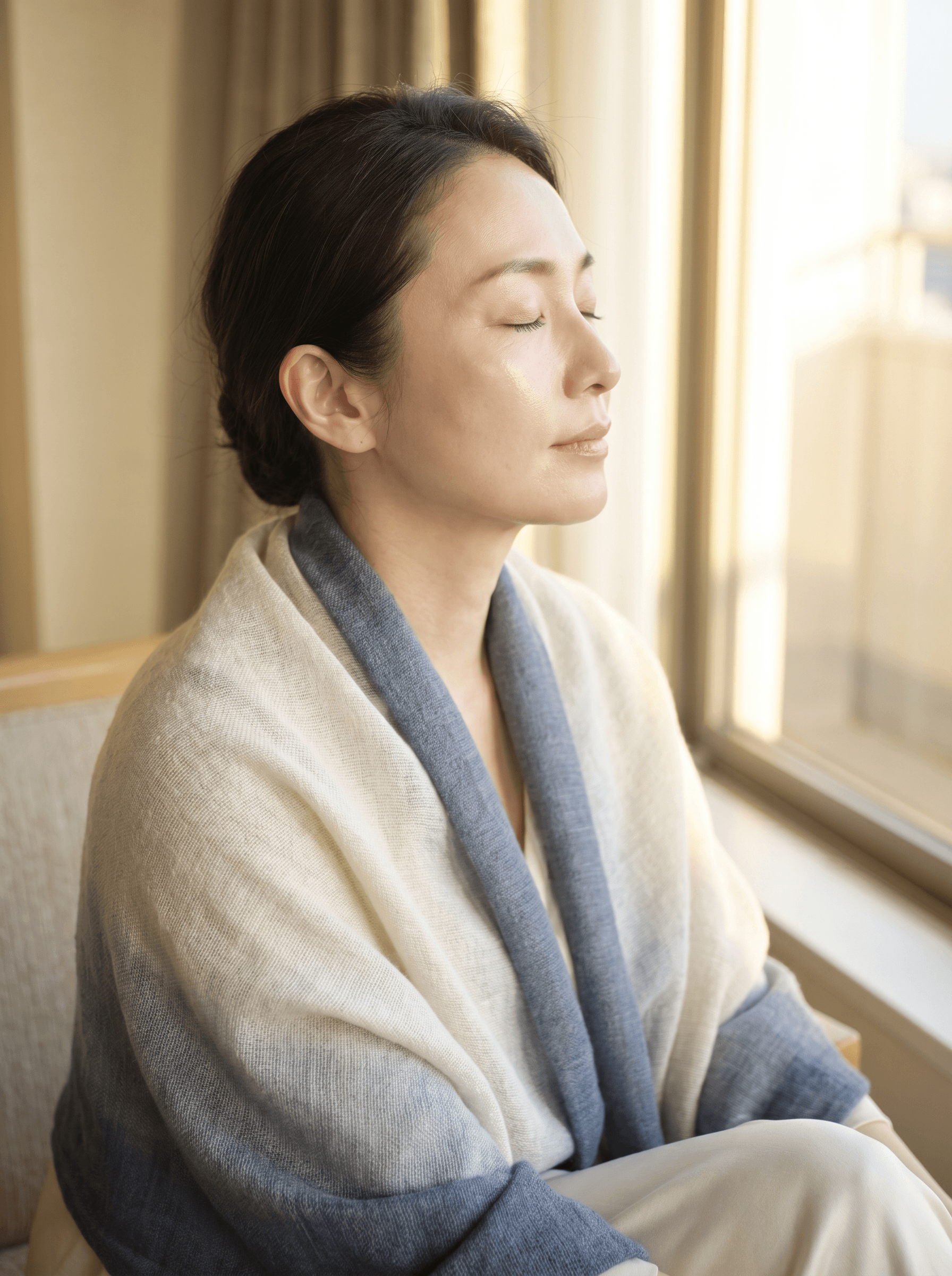 上品な佇まいの女性ポートレート